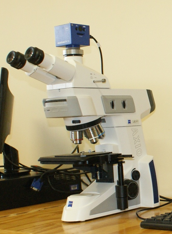 Laboratório de Materiais - Microscópio Ótico (aumento 1000x)